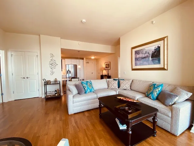 Kinzie 1303 2 Edgewater Interior